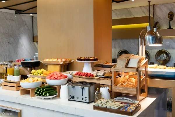 호텔 레스토랑의 다양한 요리 사진